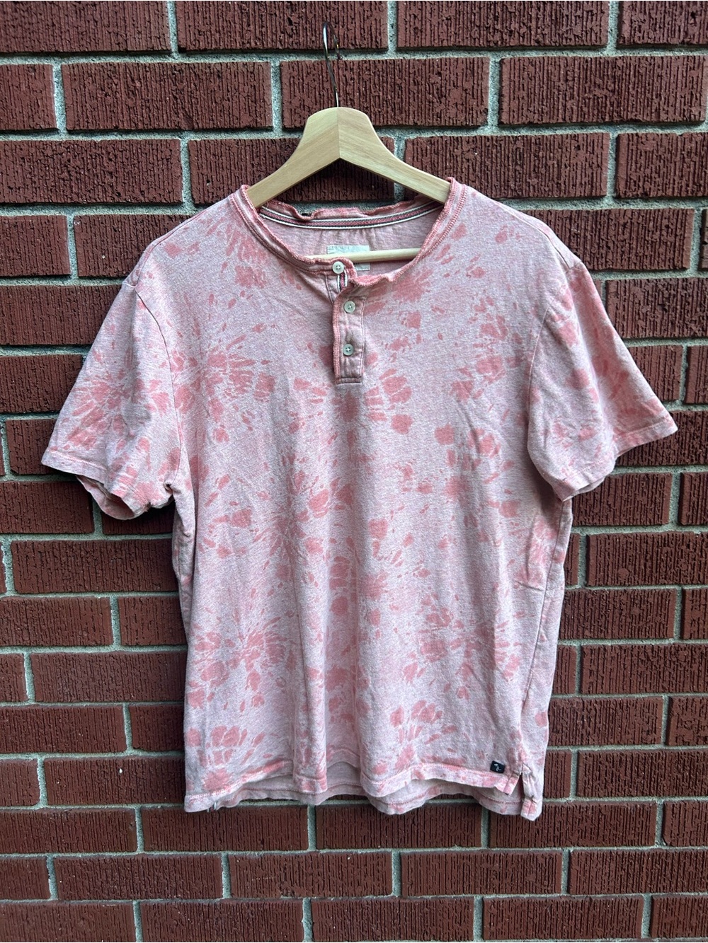 Civil Society Pink Tie Dye Henley T-Shirt Men’s Medium Short Sleeve Casual Tee